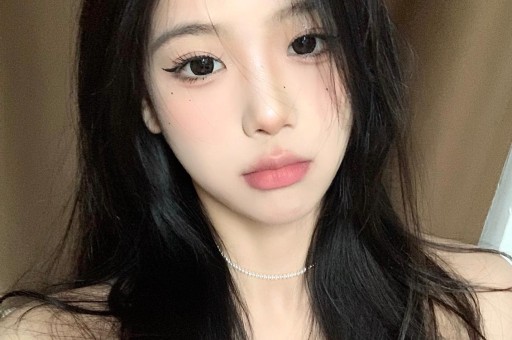 近年来随着社交媒体的普及和发展公众人物的形象管理愈发受到重视人设（persona）成为了塑造和维护形象的一个重要手段。然而频繁出现的人设坍塌事件不禁引发深思：为何看似稳固的会在瞬间土崩瓦解？这背后隐藏